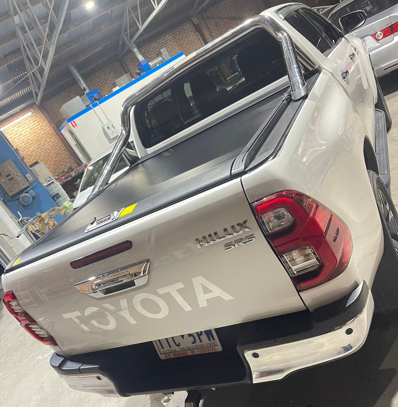 Manual Roller Shutter for Toyota Hilux(2015-2025)